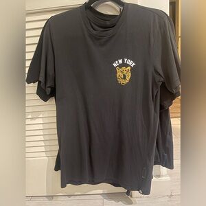 Men’s rag & bone black t shirt with New York Lion print on it